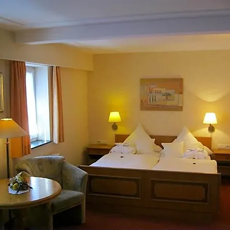 Ξενοδοχείο Land- Und Tommes 4*