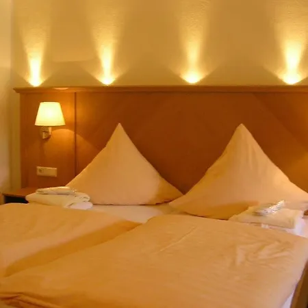 Land- Und Tommes Hotel 4*