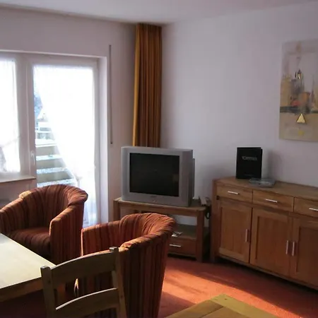 Land- Und Tommes Hotel