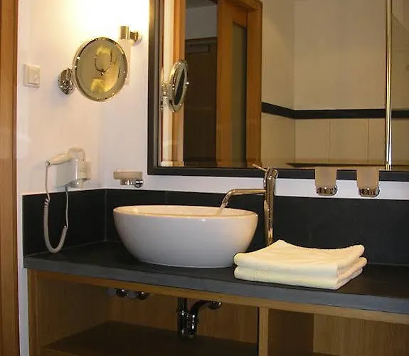 Hotel Land- Und Tommes