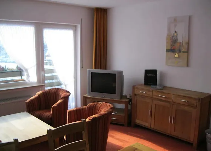 Land- Und Tommes Hotel